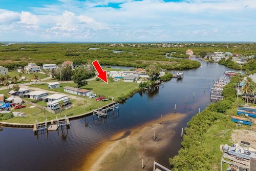 8933 Rocky Creek Dr, TAMPA, FL, 33615-4307 | Card Image