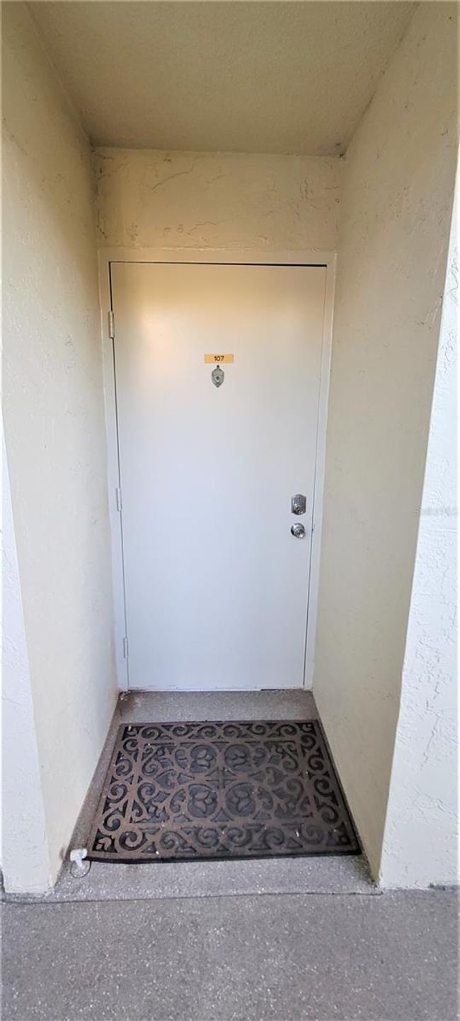 107 - 2617 Cove Cay Drive, Condo with 2 bedrooms, 2 bathrooms and null parking in Clearwater FL | Image 12