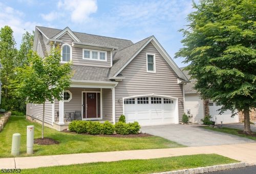42 Bluffs Ct, Hamburg, NJ, 07419-1525 | Card Image