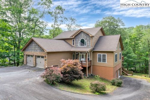 182 Shelter Rock Cir, Sugar Mountain, NC, 28604-9662 | Card Image