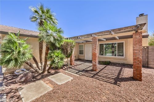 532 Mona Ln, Henderson, NV, 89015-7501 | Card Image