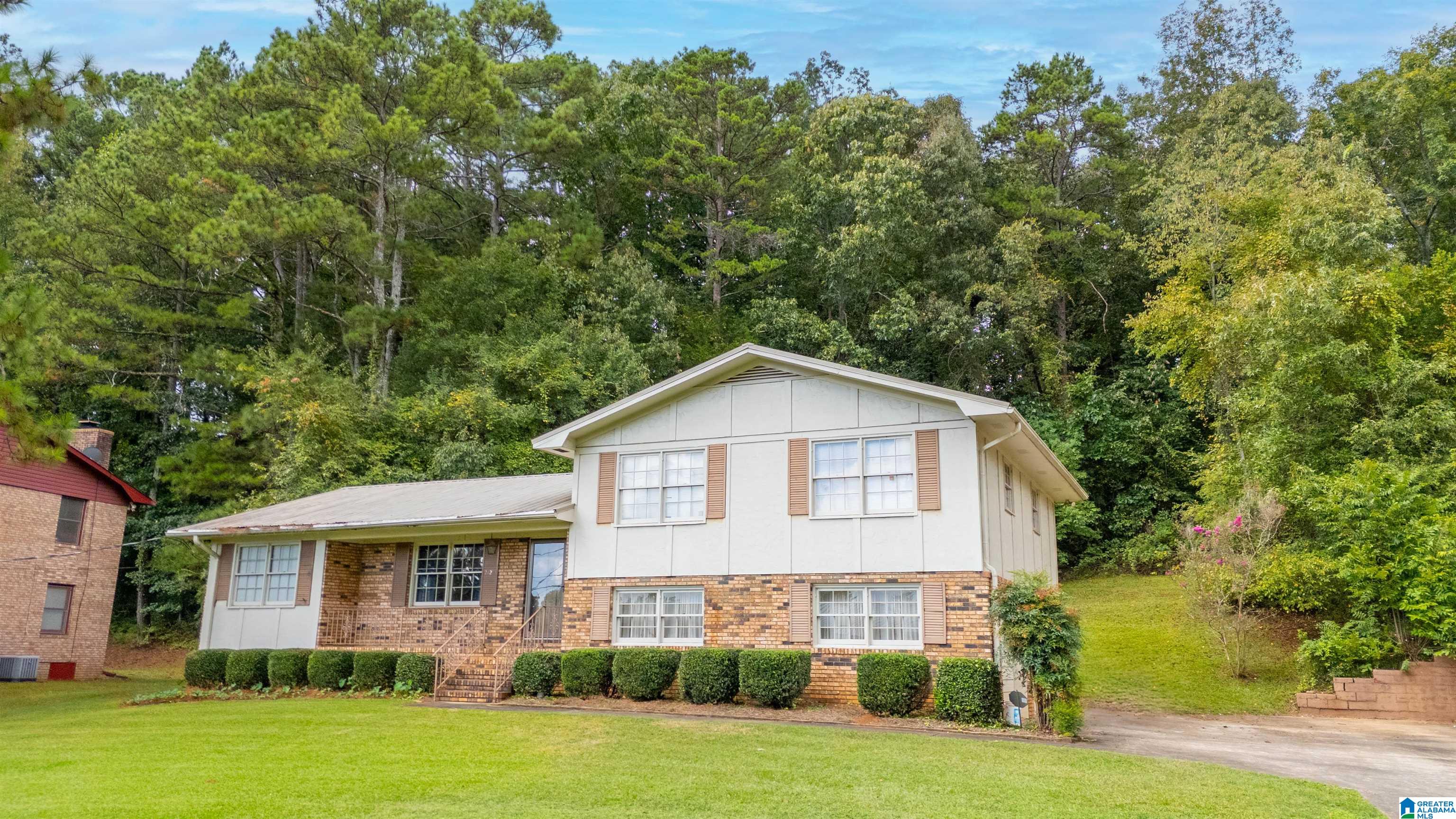 Douglas Dr, Anniston, AL 36207