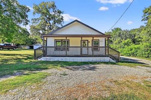 611 W Locust St, Whitewright, TX, 75491-2064 | Card Image