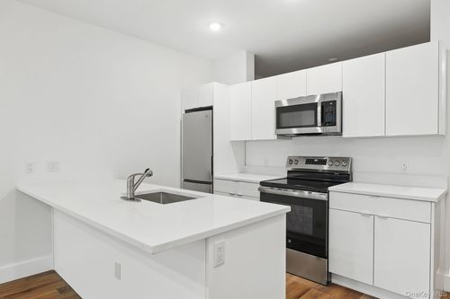 305-199 E Post Rd, White Plains, NY, 10601-4902 | Card Image
