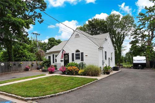 8 Dumond Pl, Glen Head, NY, 11545-1410 | Card Image