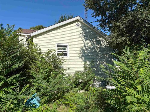 12301 Niblock Rd, Chesaning, MI, 48616-9439 | Card Image