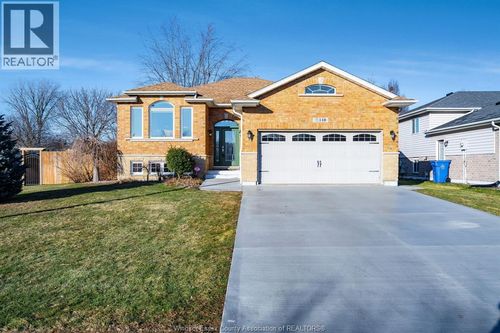 140 Station Crt, Kingsville, ON, N9Y3Z6 | Card Image