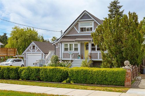755 Gladiola Ave, Saanich, BC, V8Z2T2 | Card Image
