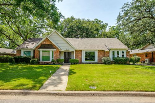 2910 Glasgow Dr, Arlington, TX, 76015-2225 | Card Image