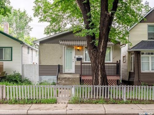 1827 Quebec St, Regina, SK, S4P1J6 | Card Image