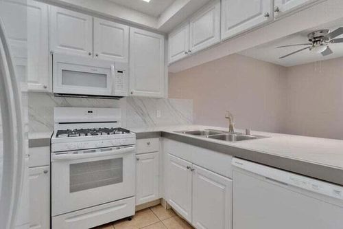 34 Lakeview Cir, Cathedral City, CA, 92234-6056 | Card Image