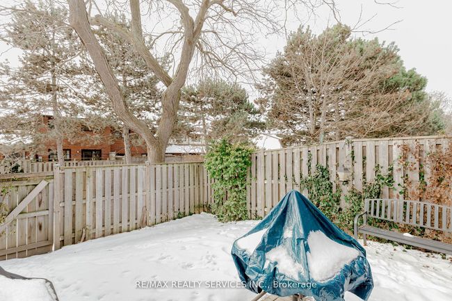 4 Collins Cres, Condo with 3 bedrooms, 2 bathrooms and 1 parking in Brampton ON | Image 22