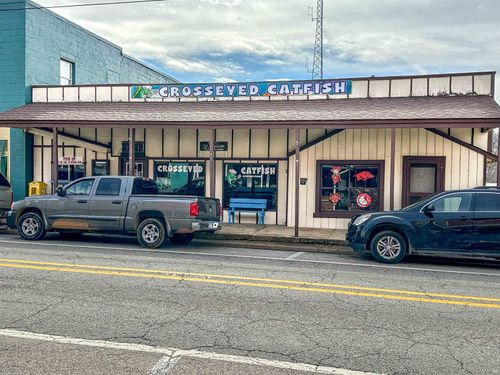 107 E Main St, Hardy, AR, 72542-9016 | Card Image