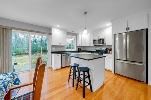 6 Kinsley Dr, Newton, NH, 03858-3424 | Card Image