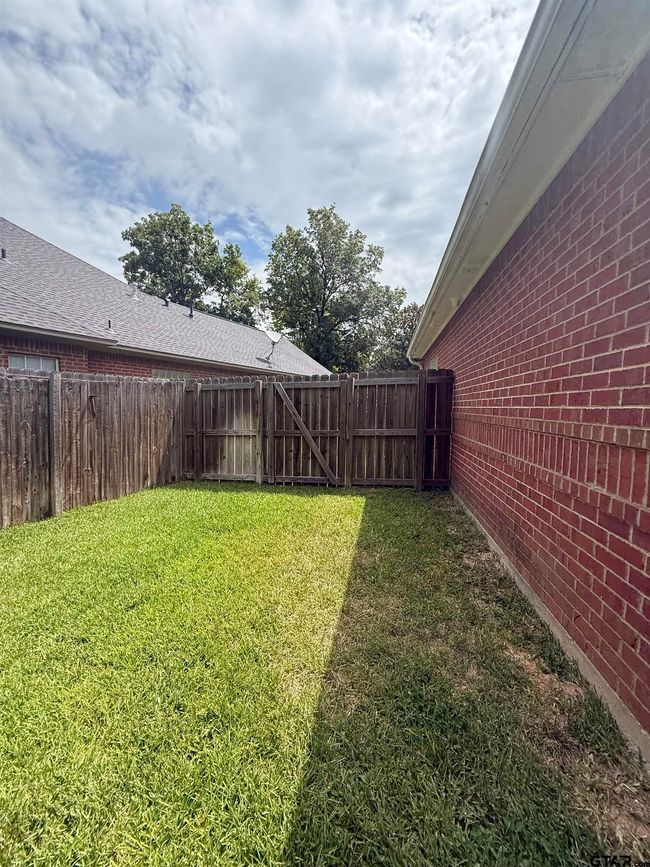 3204 Pebblebrook Cir, House other with 3 bedrooms, 2 bathrooms and null parking in Tyler TX | Image 17