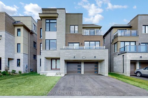 11 Yacht Dr, Bowmanville, ON, L1C4B1 | Card Image