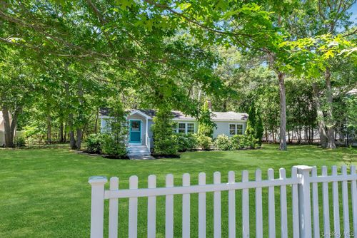 420 Sigsbee Rd, Mattituck, NY, 11952-3302 | Card Image