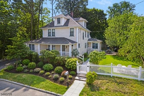 34 Orchard Sq, Caldwell, NJ, 07006-5122 | Card Image
