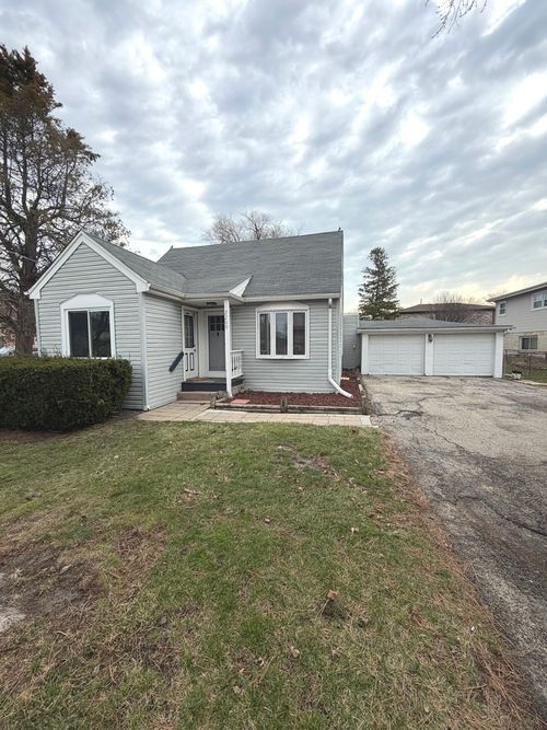 2209 Douglas Ave, Des Plaines, IL, 60018-2623 | Card Image