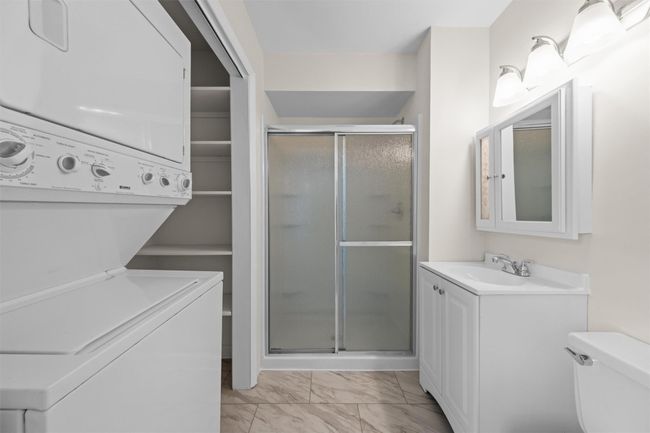 Laundry is conveniently located in this space | Image 21