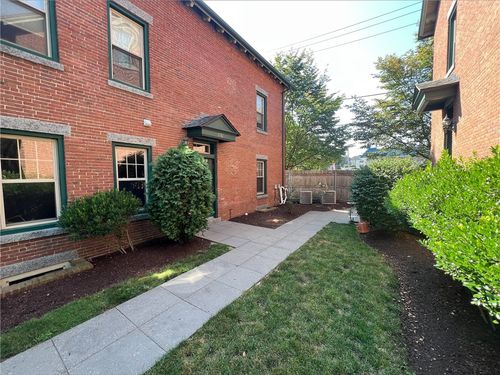 5-1742 Lonsdale Ave, Lincoln, RI, 02865-1735 | Card Image