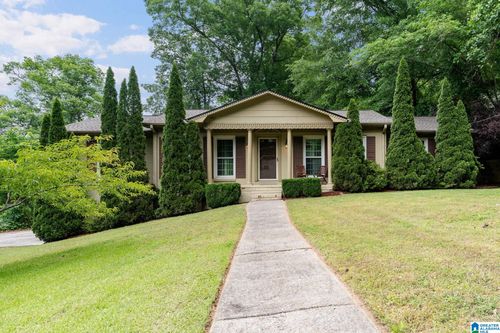 965 Mountain Oaks Dr, Hoover, AL, 35226-1823 | Card Image