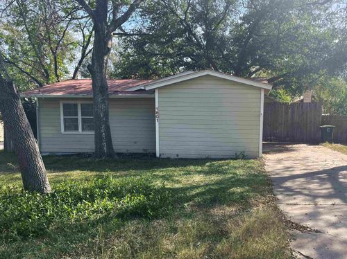 1801 W Commerce St, San Saba, TX, 76877-3940 | Card Image