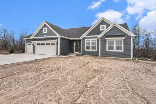 8275 Mcarthur Ave Ne, Belding, MI, 48809-9329 | Card Image