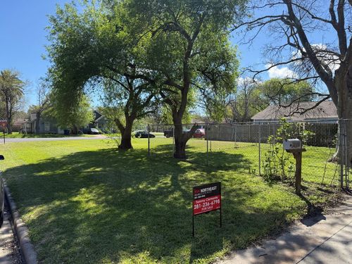 204 8th Avenue N, Texas City, TX, 77590 | Card Image