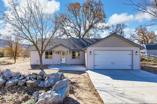 28840 Birkdale Ct, Tehachapi, CA, 93561-5227 | Card Image