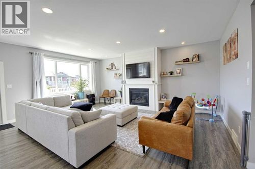 1019 7 Ave W, Barnwell, AB, T0K0B0 | Card Image