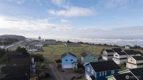 24 Darien Ln, Pacific Beach, WA, 98571-5012 | Card Image