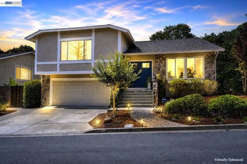 135 Saint Germain Ln, Pleasant Hill, CA, 94523-1135 | Card Image