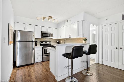 308-4005 Kilmer Dr, Burlington, ON, L7M4M2 | Card Image