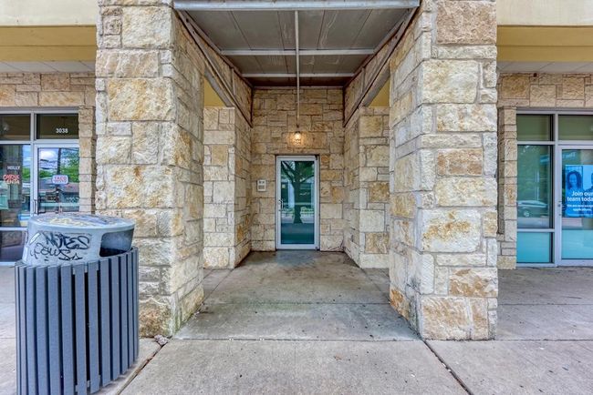 Building entry location | Image 35