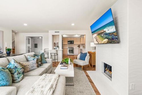 90 Montego Ct, Coronado, CA, 92118-3252 | Card Image