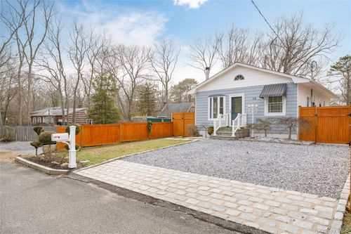 34 Shinnecock Ave, East Quogue, NY, 11942-4515 | Card Image