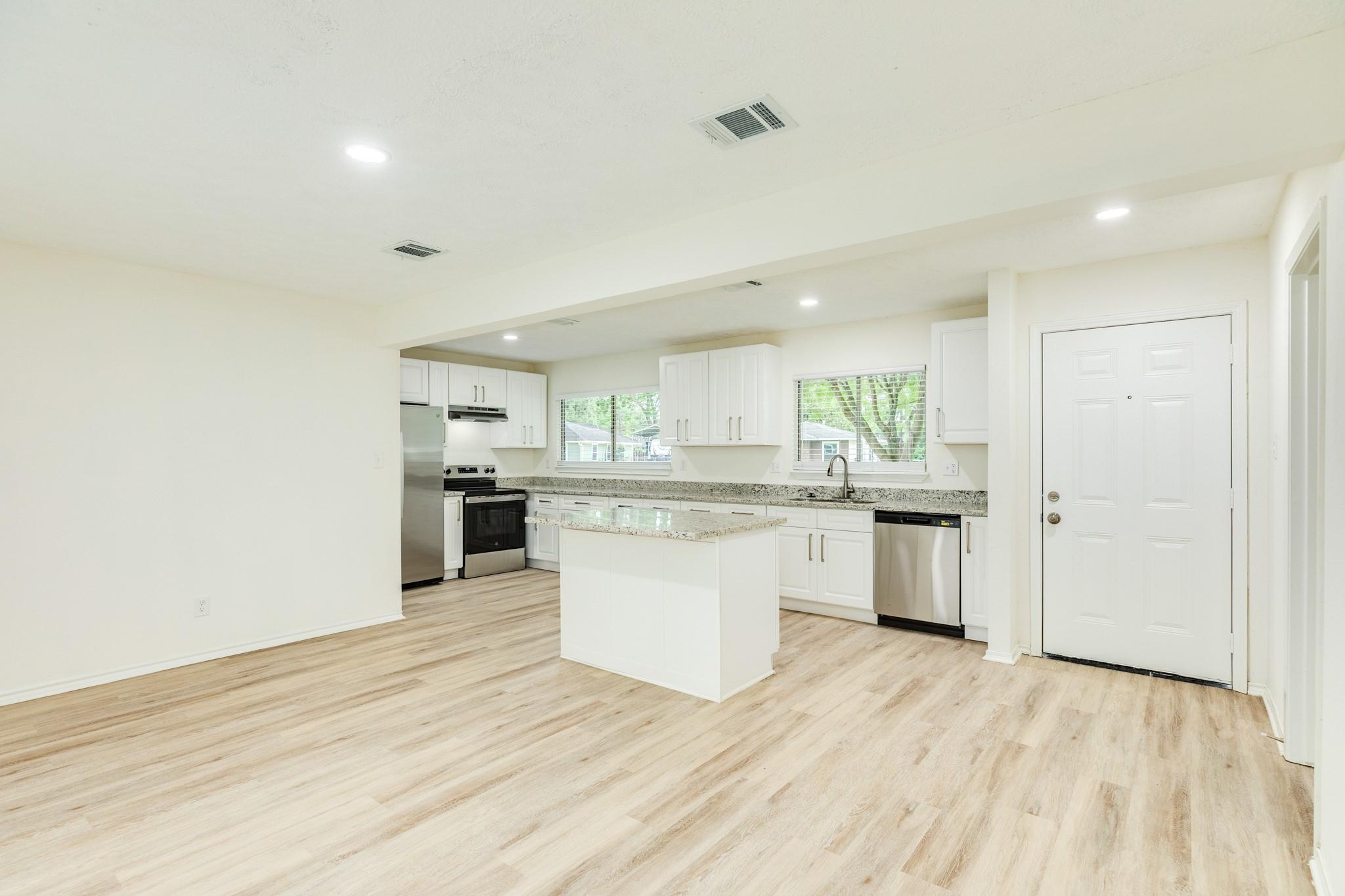 Residential Lease in Lake Jackson 2