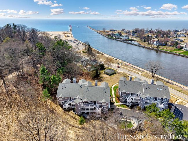 UNIT-21 - 810 S Harbor Dr, Condo with 3 bedrooms, 3 bathrooms and null parking in Grand Haven MI | Image 52