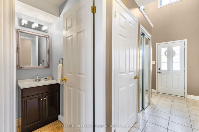 UNIT-40 - 104 Frances Ave, Condo with 2 bedrooms, 3 bathrooms and 1 parking in Stoney Creek ON | Image 6