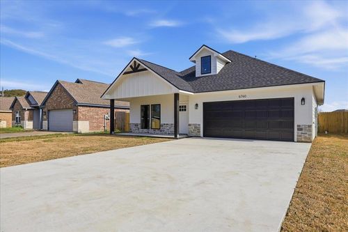 6760 Willow St, Groves, TX, 77619-5768 | Card Image