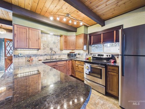 4 Lem Ct, Cascade, ID, 83611-1329 | Card Image