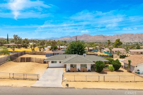 7562 Acoma Trl, Yucca Valley, CA, 92284-3258 | Card Image