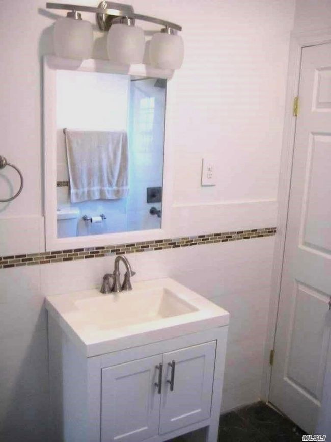 47 188 Th St, House other with 3 bedrooms, 2 bathrooms and null parking in Flushing NY | Image 11