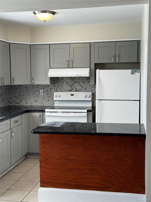 apt-2-5 Todd Pl, Ossining, NY, 10562-6418 | Card Image