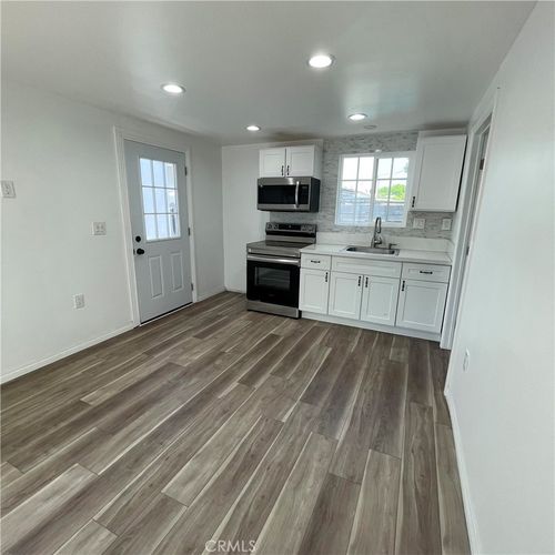 7844 Nevada Ave, Canoga Park, CA, 91303 | Card Image