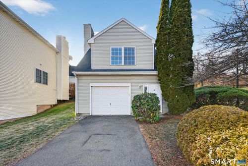 l17c-2390 State St, Hamden, CT, 06517-3716 | Card Image