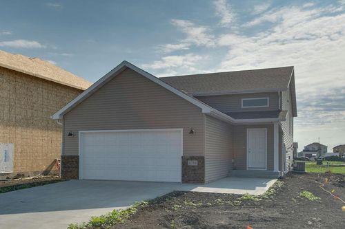 6786 32nd Street S, Fargo, ND, 58104 | Card Image