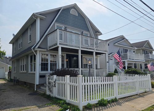 35 Coolridge Rd, Milford, CT, 06460-7621 | Card Image