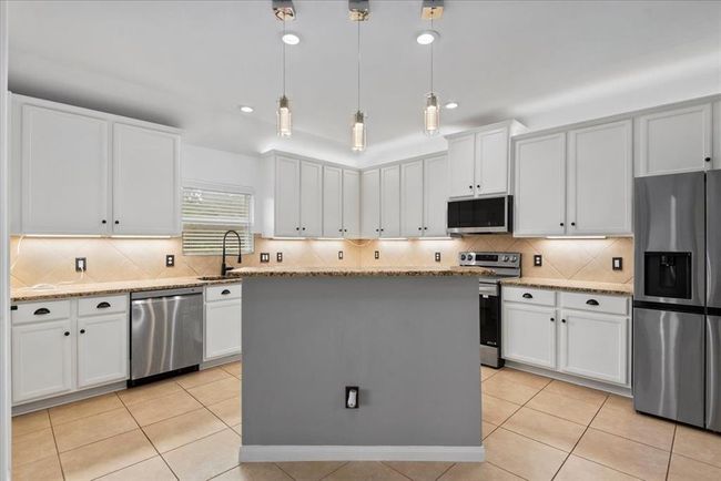 18716 Encinal Trl, House other with 3 bedrooms, 2 bathrooms and 2 parking in Magnolia TX | Image 15